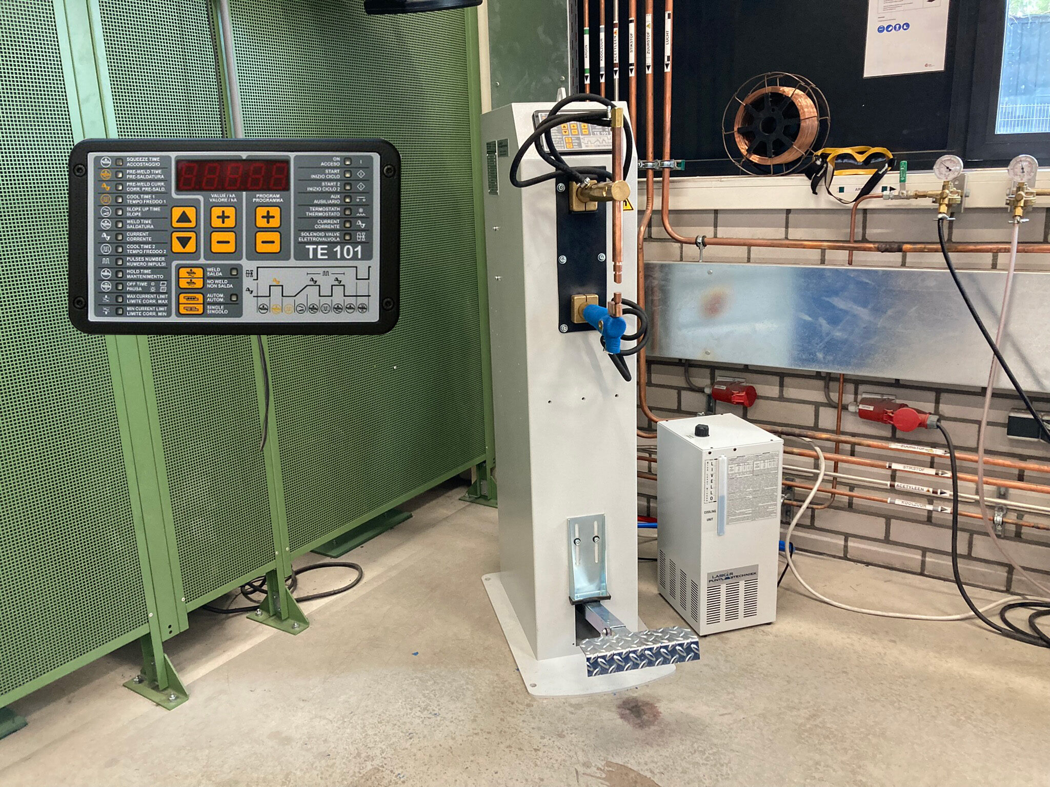 Levering puntlasmachine aan technische school