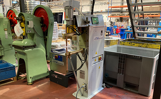 Nieuwe TECNA puntlasmachine voor Hermans Verenfabriek